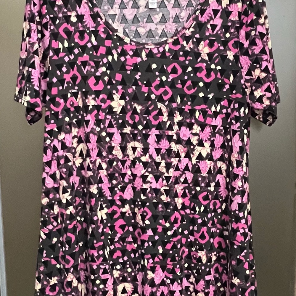 LuLaRoe Pink and Black Geometric Short Sleeve Top